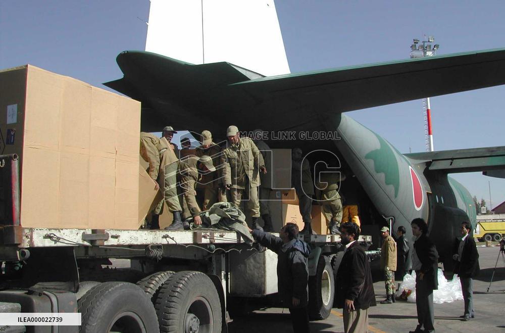 Japan ASDF plane arrives in Iran with quake relief supplies