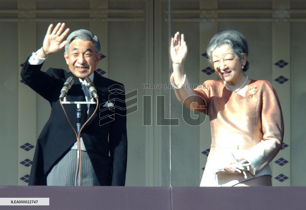 (2)Emperor wishes happiness to people in New Year's greeting