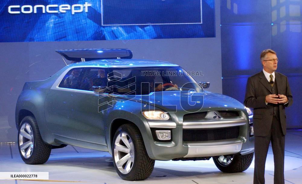 Mitsubishi unveils test pickup truck
