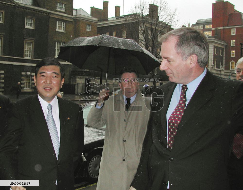 Japan, Britain agree to cooperate in Iraq reconstruction