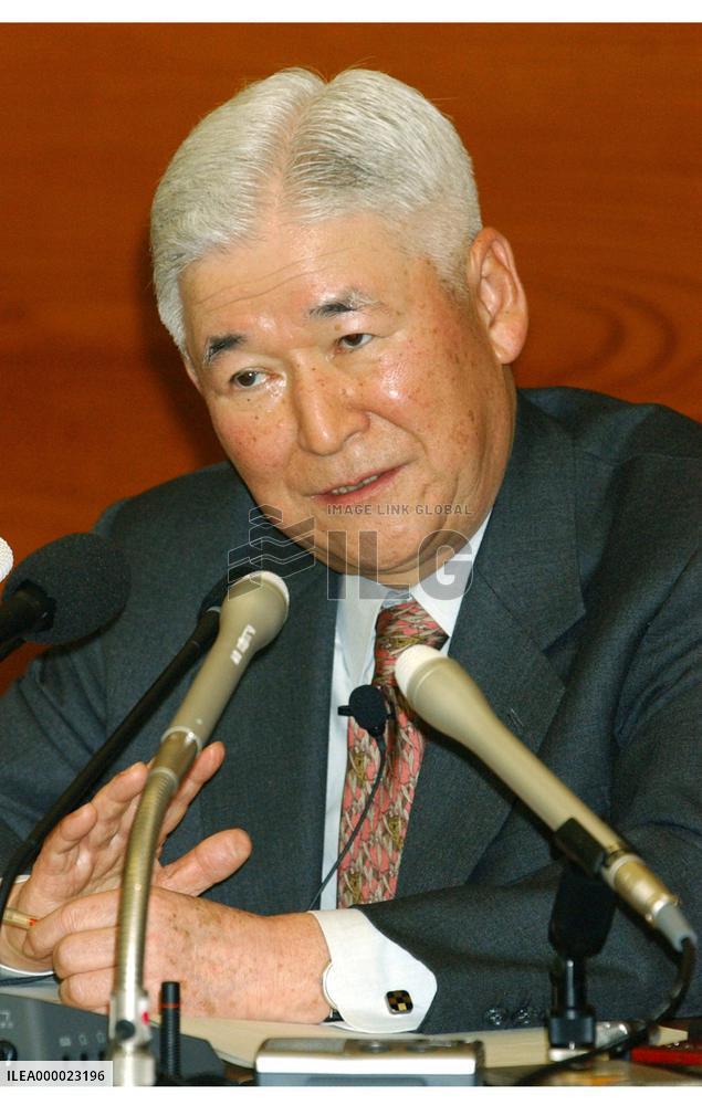 U.S. twin deficits behind dollar's weakness: BOJ's Fukui