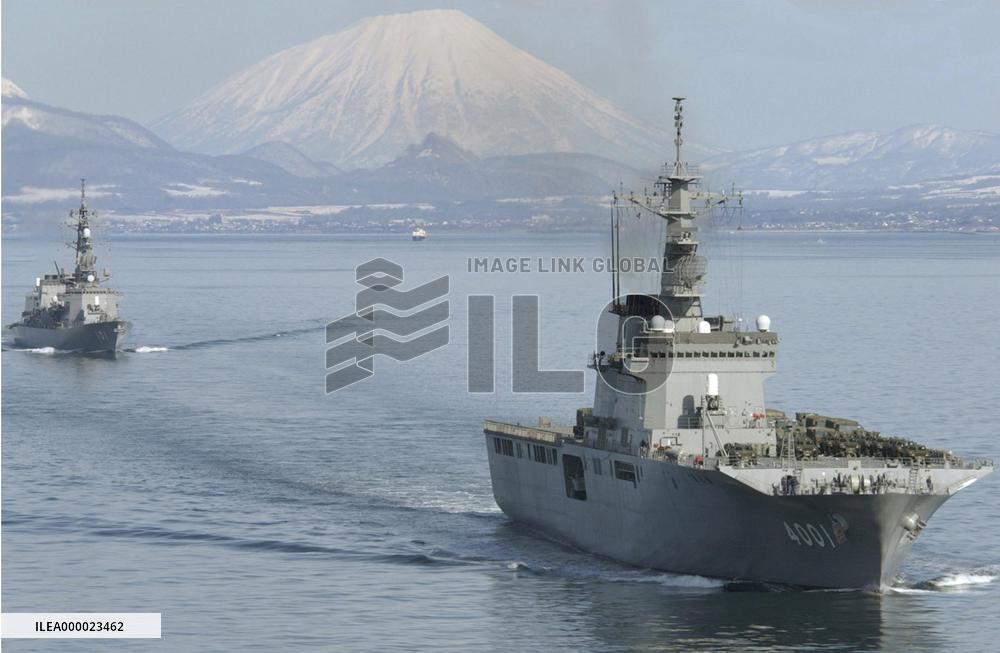 (3)Amphibious ship with supplies for Iraq leaves for Kuwait