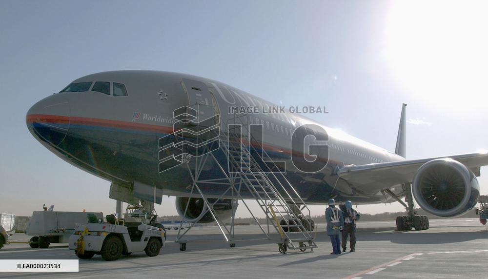 3 crew members on UA flight injured in air turbulence