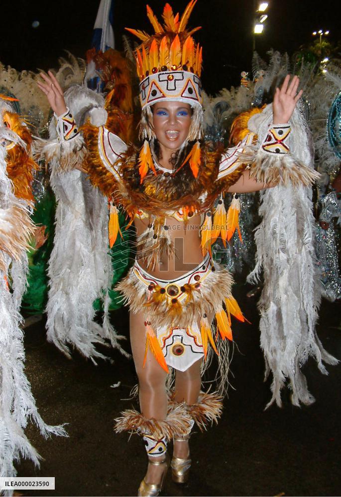 (2)Japanese samba dancers shine in Rio's carnival parade