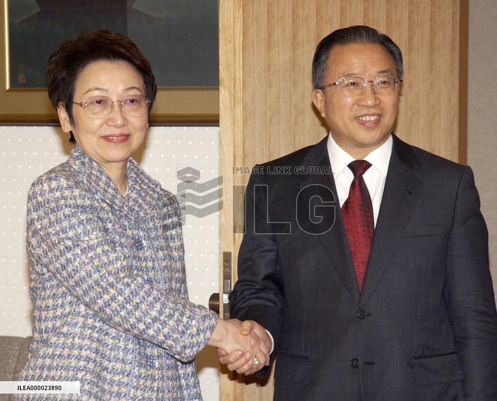 (1)Kawaguchi tells China she wants to visit in April