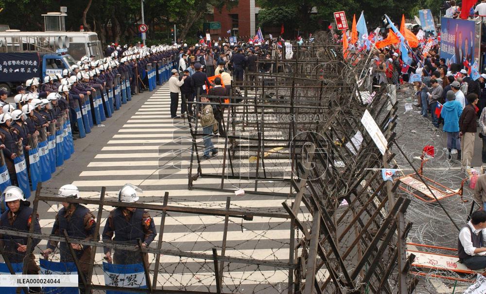 (3)Lien calls for recount in presidential election