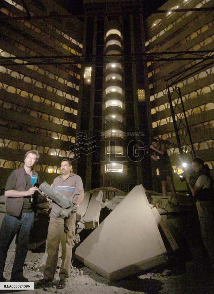 (2)Grenade hits hotel in central Baghdad
