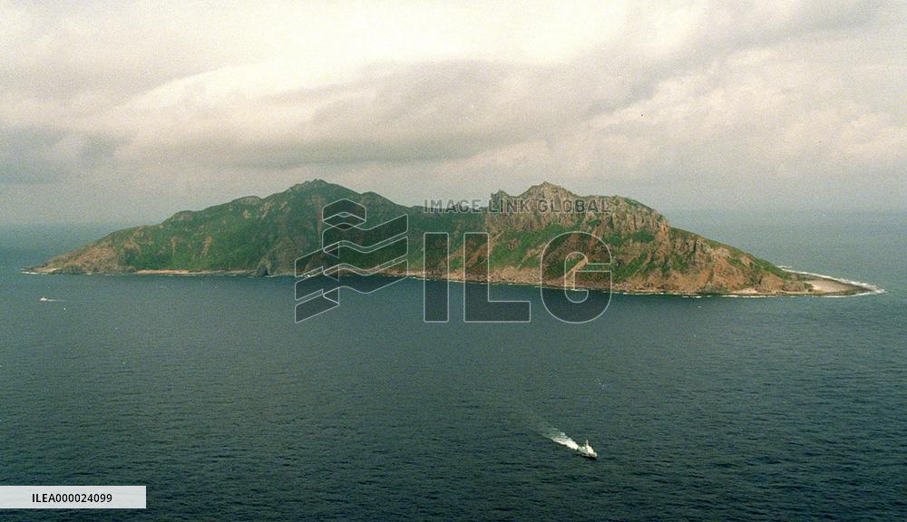 (2)Japan police arrest Chinese activists for landing on disputed