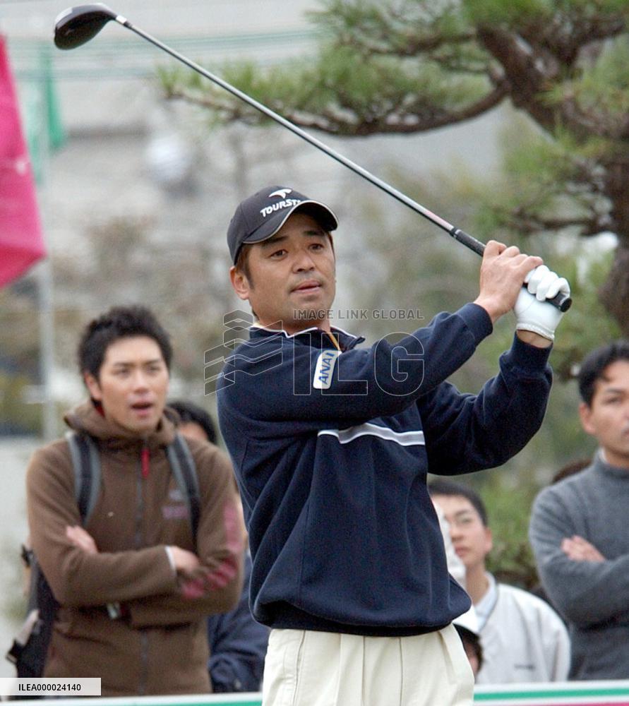 Izawa sets early pace at Token Homemate Cup