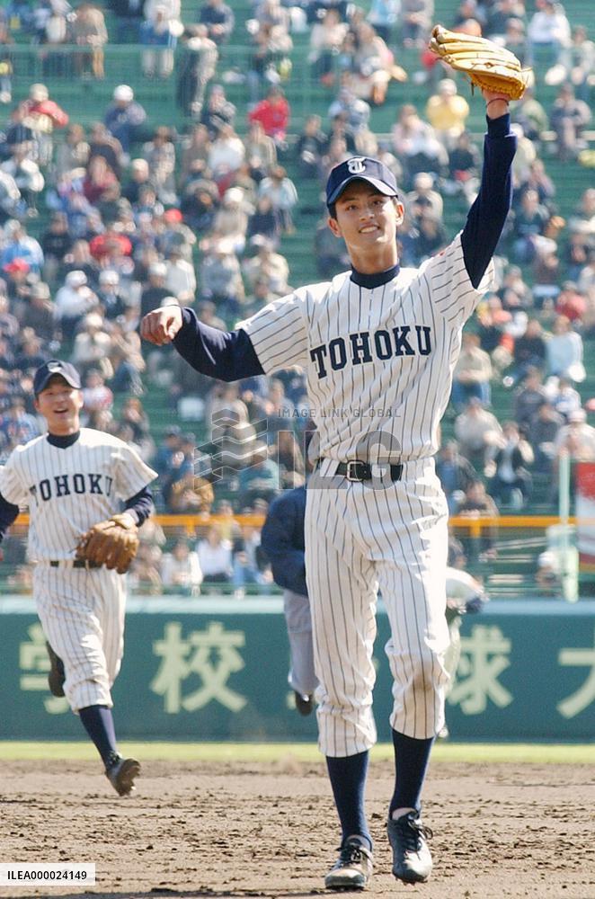 (2)Tohoku pitcher Darvish throws no-hitter at Koshien