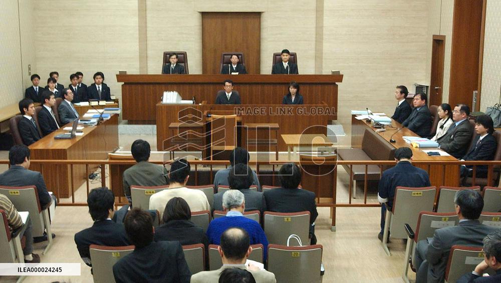 (4)Ex-nurse sentenced to life for 2000 clinic murder case