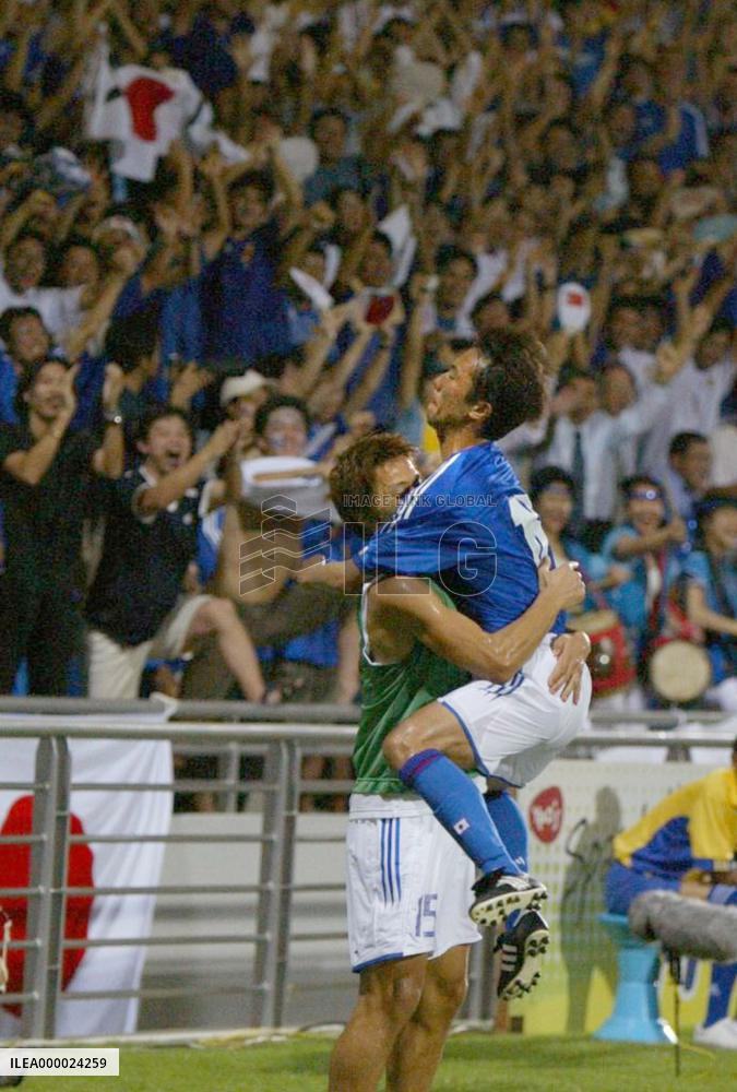 (2)Japan beat Singapore in World Cup qualifier