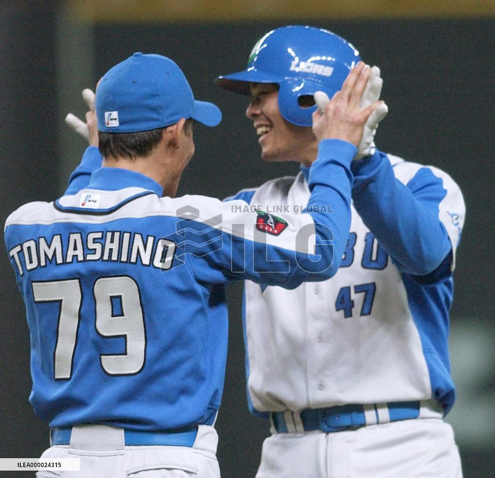 Hosokawa hits for cycle as Seibu tames Nippon Ham