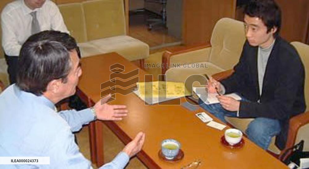 (5)Militant group takes 3 Japanese captive