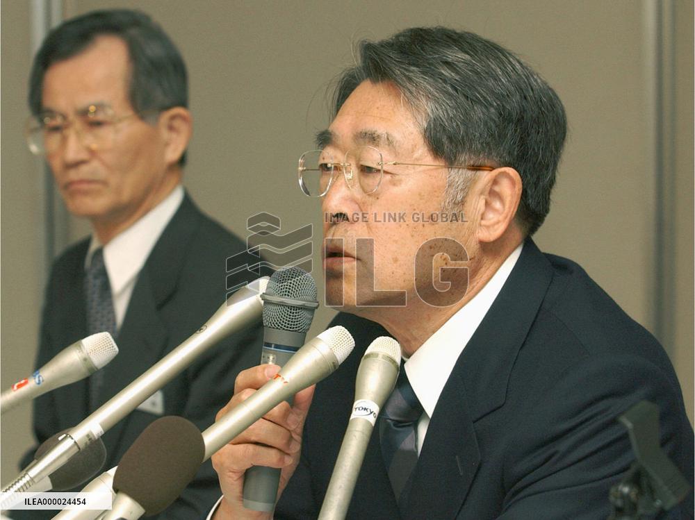 (2)Seibu Railway Chairman Tsutsumi to resign over scandal