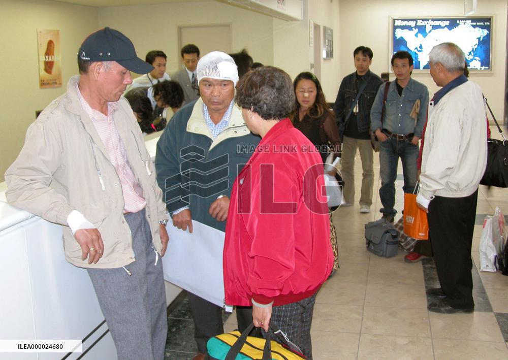 (2)1 dead, 27 hurt in Hokkaido tour bus accident