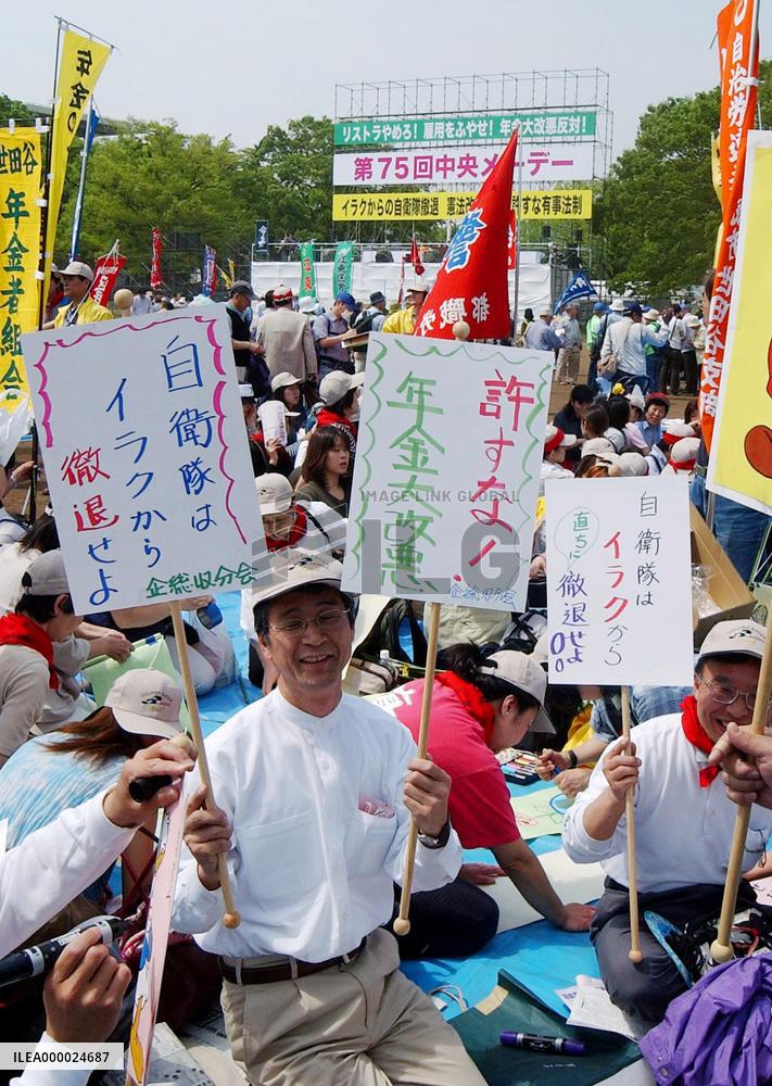 Trade union groups rally on May Day