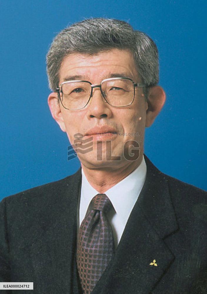 (1)7 ex-M'bishi Motors execs held over fatal truck accident