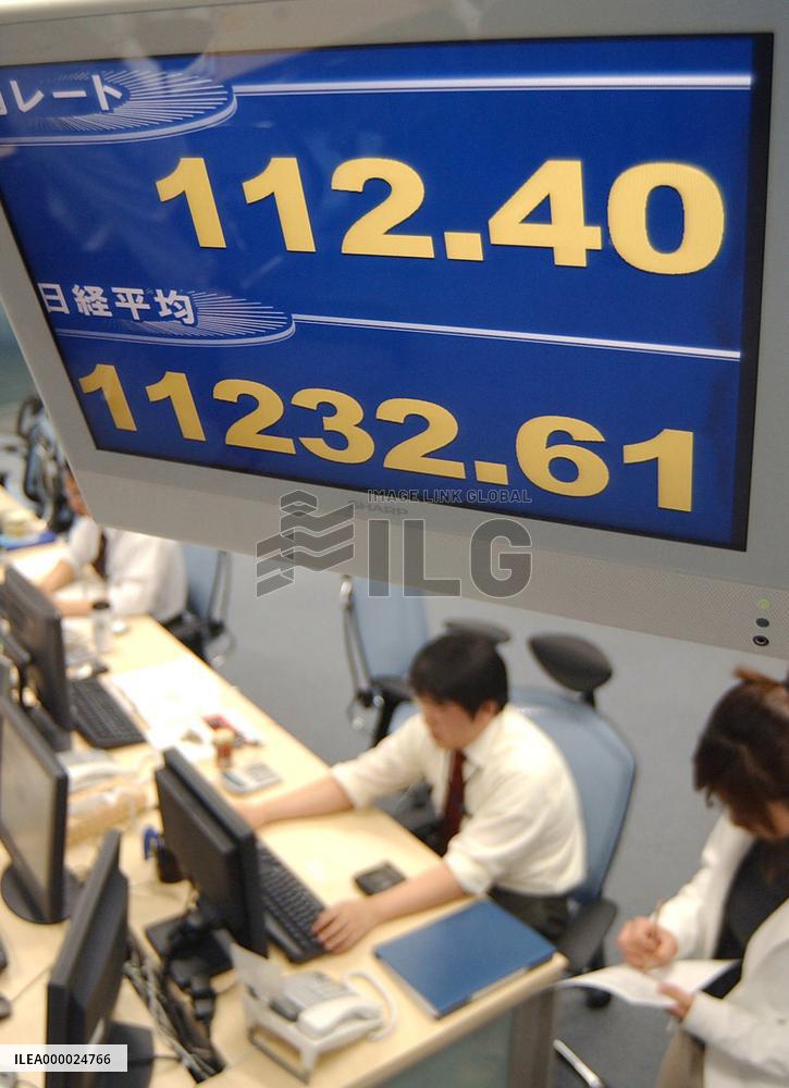 Dollar surges to 8-month high against yen in Tokyo