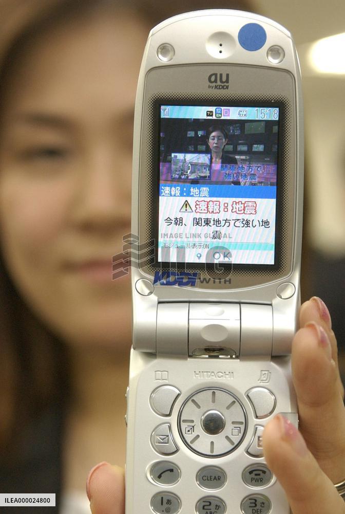 KDDI develops handset for viewing digital TV