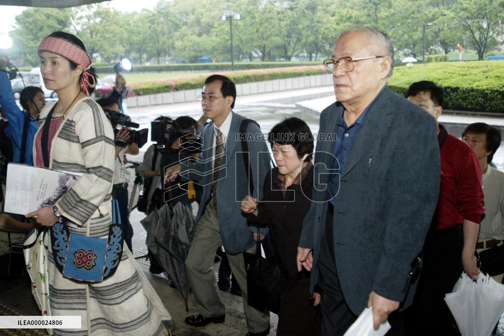 (1)Court rules Koizumi's Yasukuni visits were private
