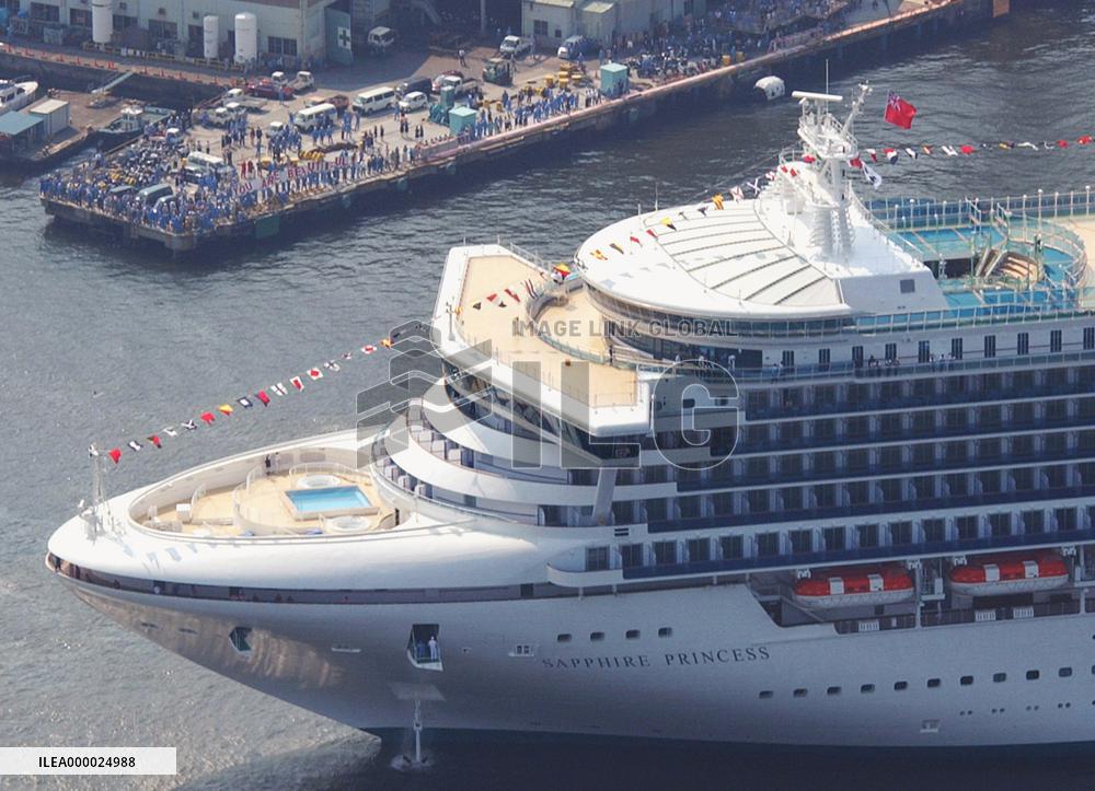 (2)Restored luxury liner delivered to British cruise operator