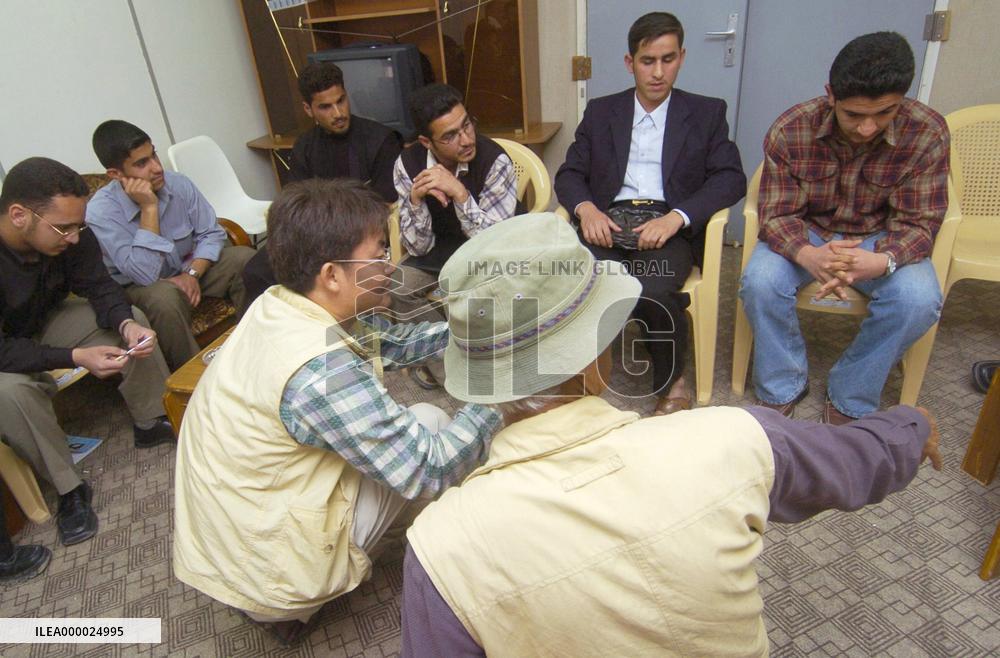 (1)2 Japanese journalists attacked