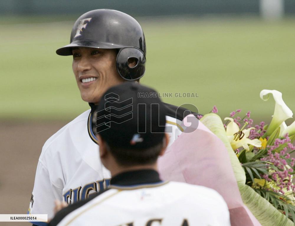 (1)Shinjo marks 1,000th career hits