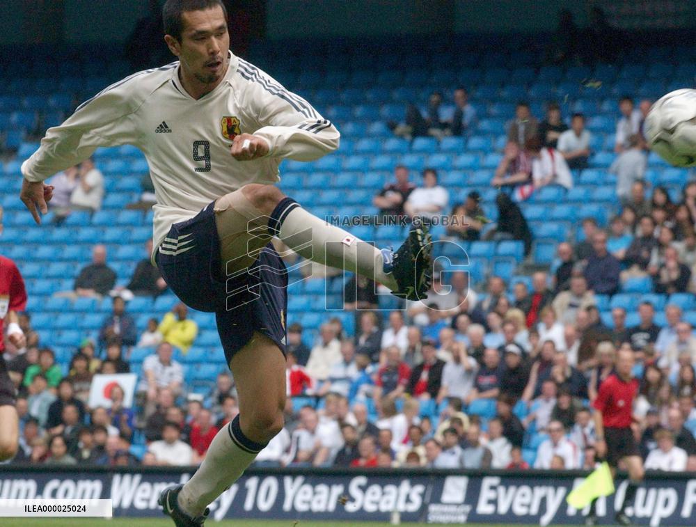 (2)Japan win battle over Iceland in England match