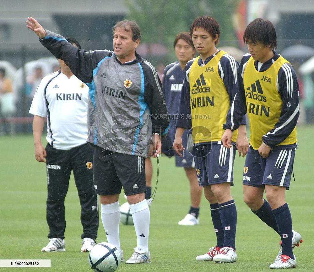 Ono, Nakamura train for World Cup qualifier