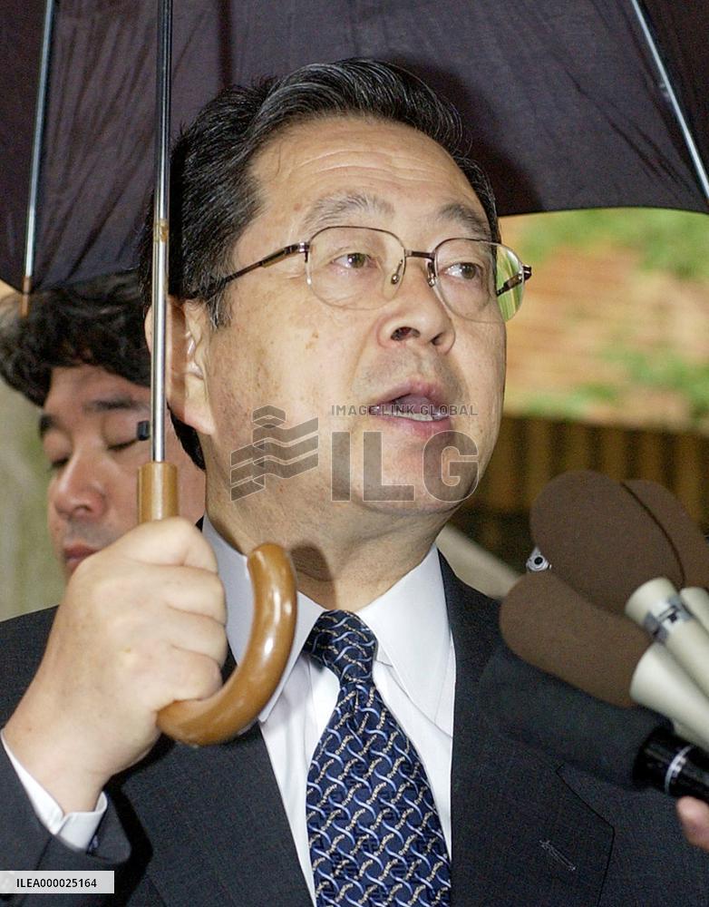 Sato admits to pocketing 17 mil. yen in aide's salary