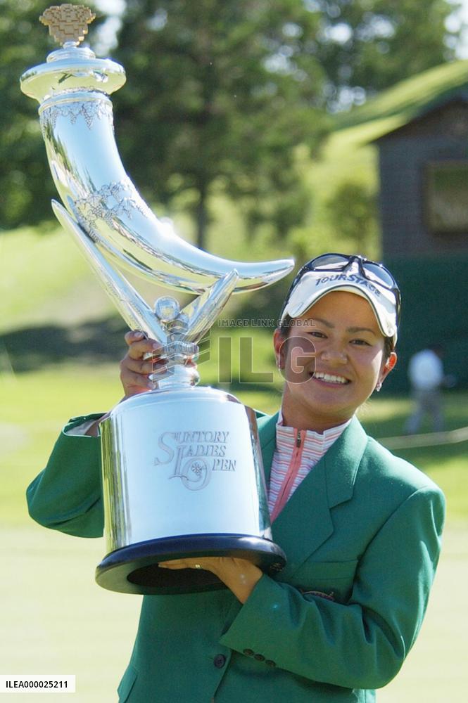 Teen Miyazato comes from behind to clinch Suntory Ladies