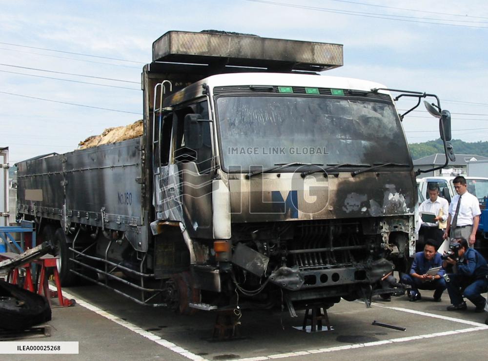 2 Mitsubishi Fuso trucks subject to recall catches fire