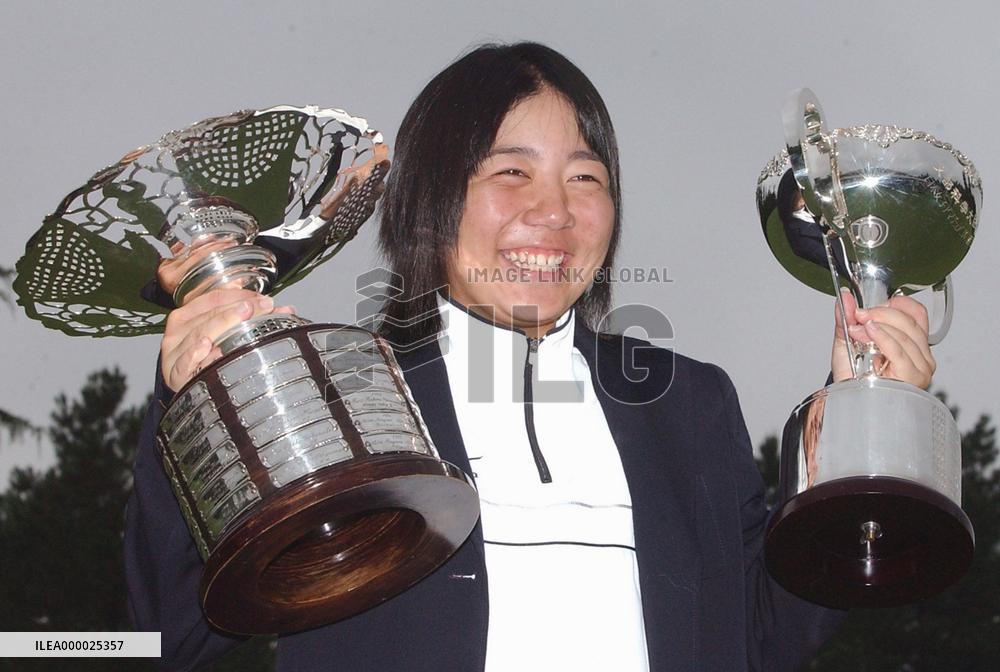 (2)Mika Miyazato youngest to win amateur c'ship matchplay