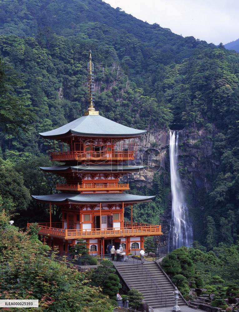 (2)UNESCO adds Japanese sites to World Heritage list