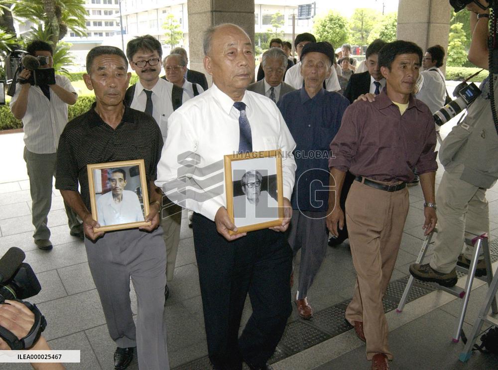 (2)Court awards damages to Chinese in wartime forced-labor case