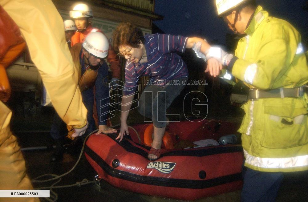 (3)2 die, 2 missing as Niigata, Fukushima caught in heavy rain