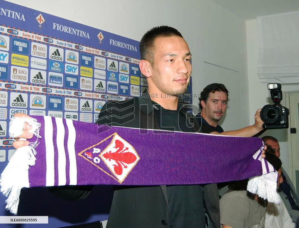 Nakata joins promoted Serie A side Fiorentina