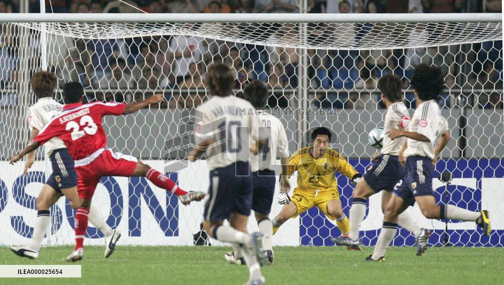(2)Japan thrash Thailand to make Asian Cup quarterfinals