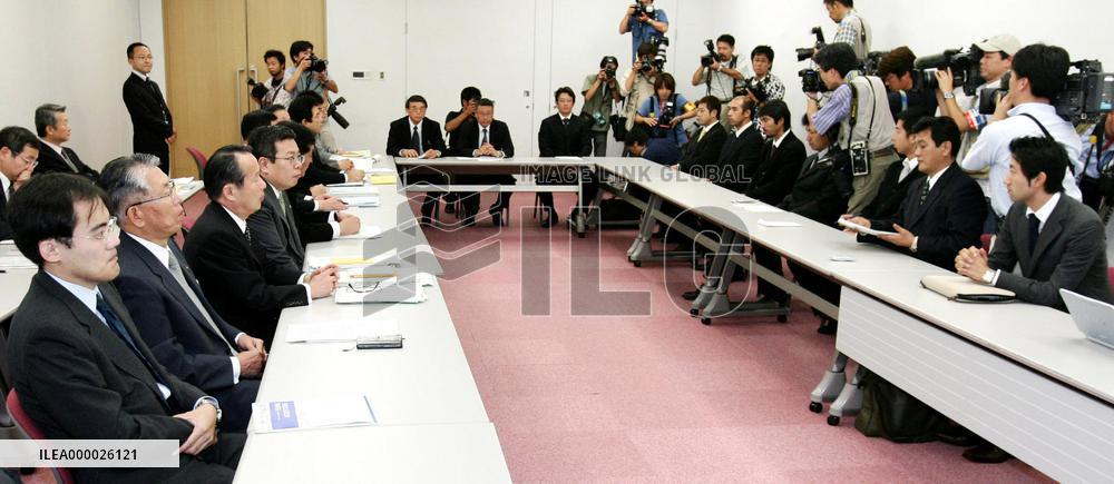 Baseball management, players hold crucial talks