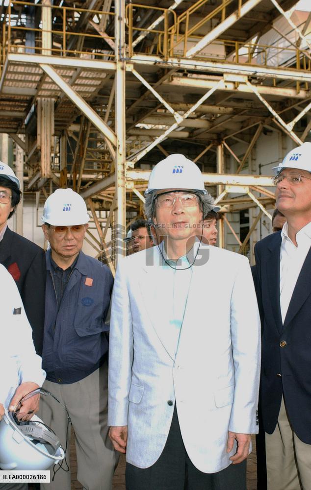 (4)Koizumi arrives in Brazil on 1st stop of 3-nation trip