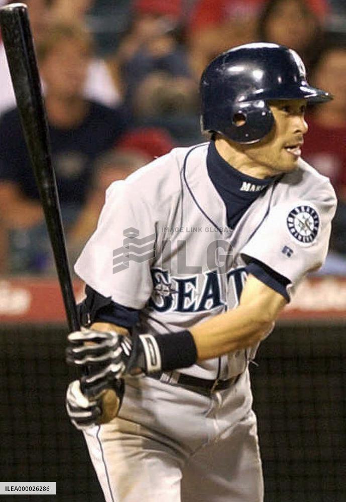 (1)Ichiro's hot batting moves him 10 shy of MLB hits record