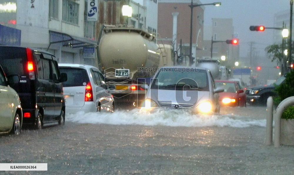 Typhoon Meari brings heavy rain to southern, western Japan