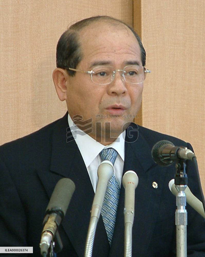 Mitsukoshi chief speaks on closing 10 retail outlets