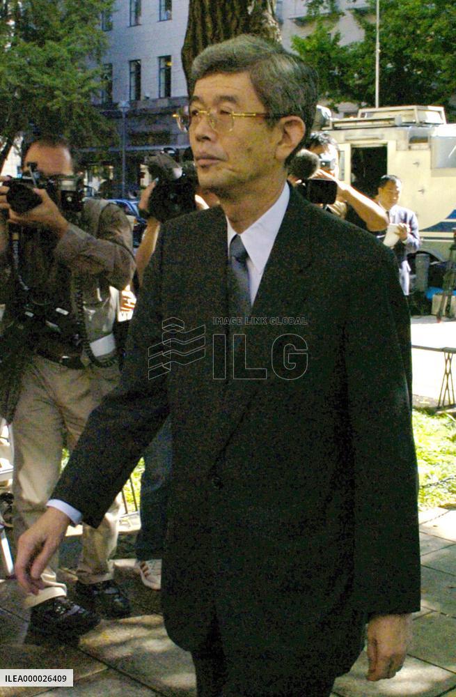 (2)Ex-Mitsubishi Motors head denies role in fatal accident