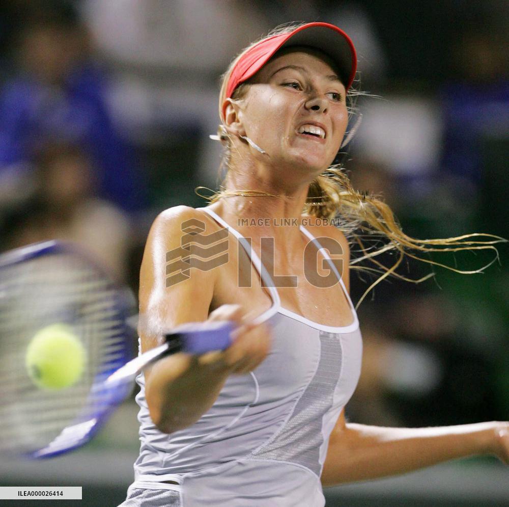 (1)Sharapova beats Stosur in 2nd round match at Japan Open