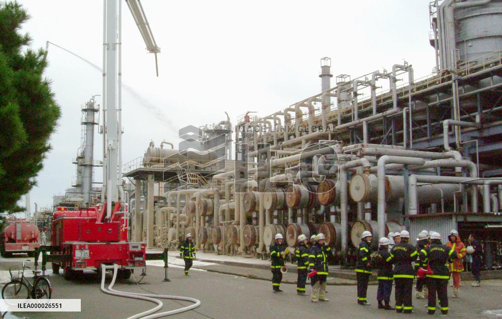 Fire at Nippon Oil refinery in Sendai extinguished