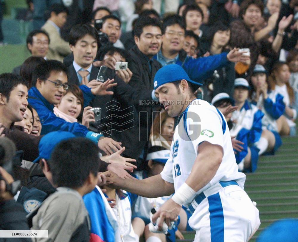 (2)Cabrera grand slam gives Seibu Japan Series lead