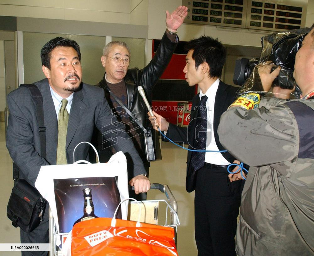 KAL jet lands safely after circling over Haneda with flap proble