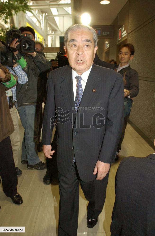 (4)Group kidnaps Japanese man, demands troop pullout from Iraq